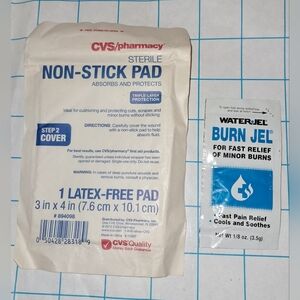 FREE w/ PURCHASE CVS NON-STICK PAD & BURN JEL